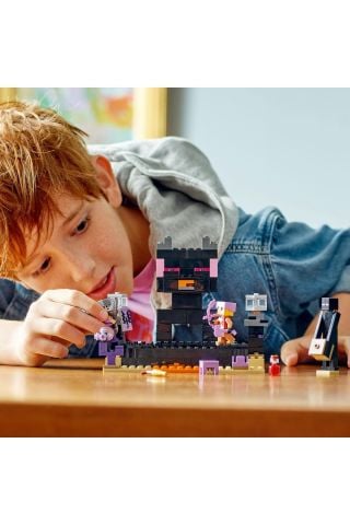 ® Minecraft® End Arenası 21242 - 8 Yaş ve Üzeri Çocuklar için Oyuncak Yapım Seti (252 Parça)