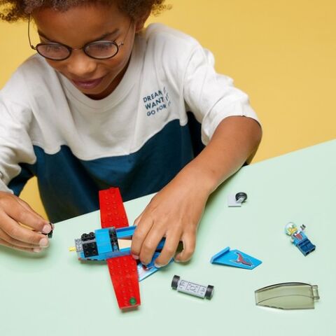 LEGO® City Gösteri Uçağı 60323 - 5 Yaş ve Üzeri Çocuklar İçin Pilot Minifigürü İçeren Oyuncak Jet Yapım Seti (59 Parça)