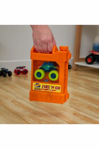 Monster Trucks Taşınabilir Oyun Seti Hxt04