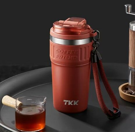 TKK 630ml Pipetli/Pipetsiz Kullanım Askılı Paslanmaz Çelik Mug (Red)