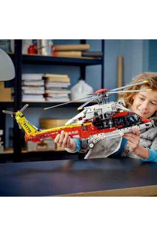 Technic Airbus H175 Kurtarma Helikopteri 42145 -  Oyuncak Yapım Seti (2001 Parça)