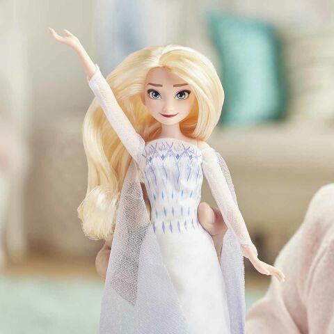 Disney Frozen 2 Şarkı Söyleyen Kraliçe Elsa E8880