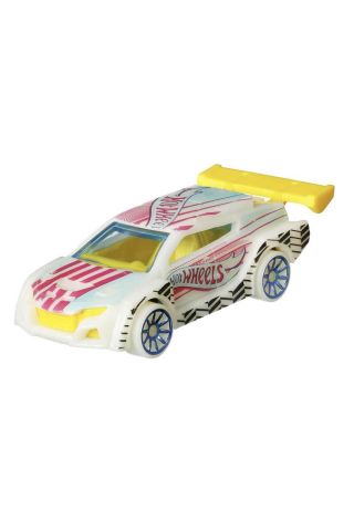 Monster Trucks Karanlıkta Parlayan Araçlar Paketi Hcb57