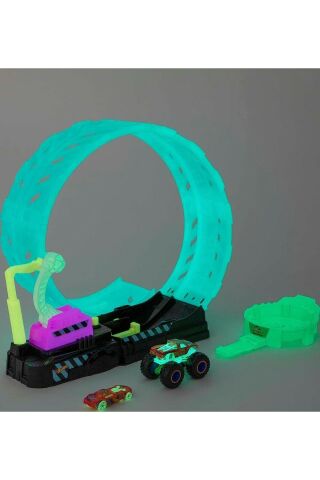 Hbn02 Hot Wheels Monster Trucks Karanlıkta Parlayan Çemberde Yarış Seti