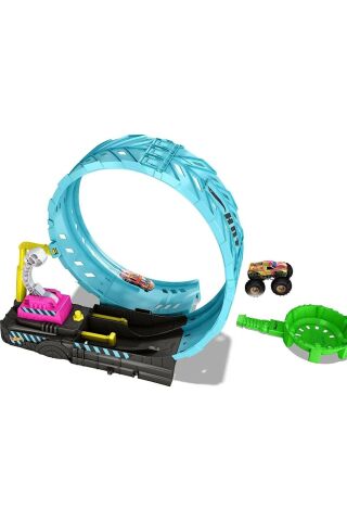 Hbn02 Hot Wheels Monster Trucks Karanlıkta Parlayan Çemberde Yarış Seti