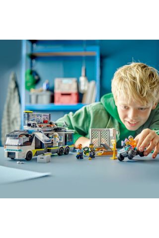 ® City Polis Mobil Suç Laboratuvarı Kamyonu Oyuncağı 60418 (674 Parça)