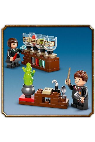 ® Harry Potter™ Hogwarts™ Şatosu: İksir Dersi 76431 - 8 Yaş ve Üzeri Yapım Seti (397 Parça)