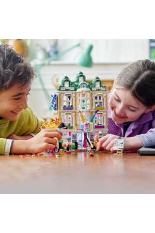 Friends Emma’nın Sanat Okulu 41711 - Mini Sanat Stüdyosu İçeren Okul Yapım Seti (844 Parça)
