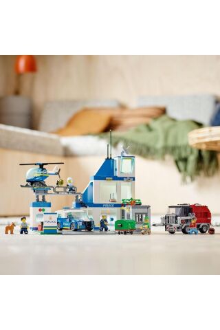 ® City Polis Merkezi 60316 Yapım Seti (668 Parça)