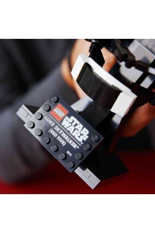 ® Star Wars™ Luke Skywalker’ın (Kırmızı Beş) Kaskı 75327 -Yetişkinler için Yapım Seti(675 Parça)