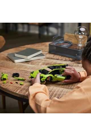Technic Lamborghini Huracán Tecnica 42161 Oyuncak Yapım Seti (806 PARÇA)
