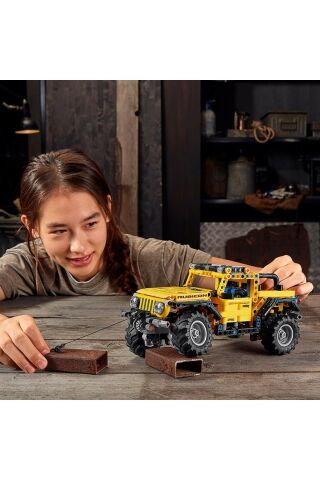® Technic Jeep® Wrangler 42122 - Araç Sevenler İçin Koleksiyonluk Model Yapım Seti (665 Parça)