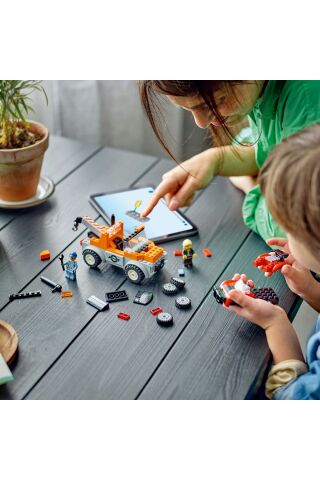 ® City Çekici Kamyon ve Spor Araba Tamiri 60435 - 4+ Yaratıcı Oyuncak Yapım Seti (101 Parça)