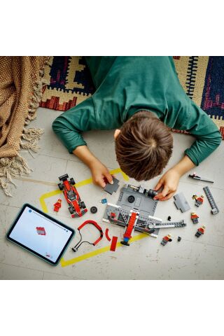 ® City Ferrari Arabalı F1® Pit Stop ve Pit Ekibi 60443 - 6+ Yaratıcı Oyuncak Yapım Seti (322 Pr)