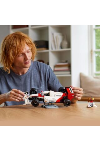 ® Icons McLaren MP4/4 ve Ayrton Senna 10330 - 18+ Yaratıcı Model Yapım Seti (693 Parça)