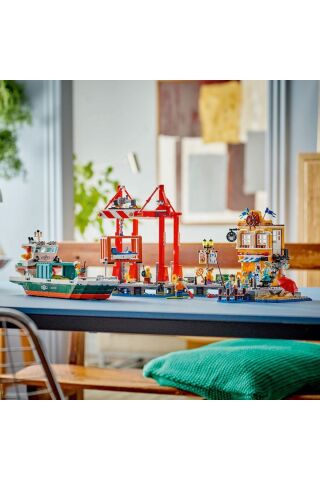 ® City Yük Gemili Liman 60422 - 8+ Yaratıcı Oyuncak Yapım Seti (1226 Parça)