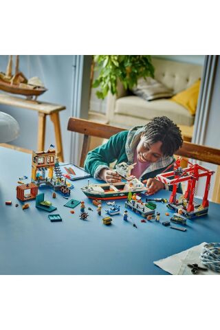 ® City Yük Gemili Liman 60422 - 8+ Yaratıcı Oyuncak Yapım Seti (1226 Parça)